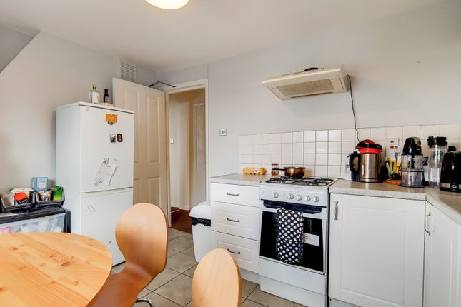 97H, Tollington Way, London photo 4
