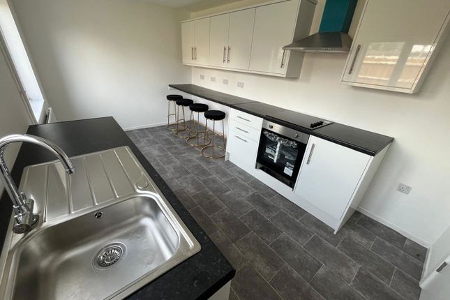 Thumbnail Shared accommodation to rent in York Road, Stevenage