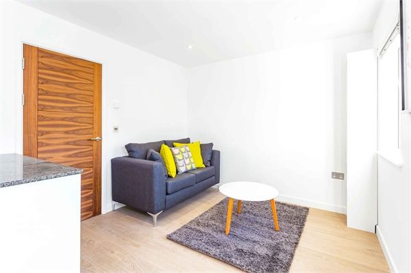 Flat to rent in Qube Apartments, Walworth Road, London