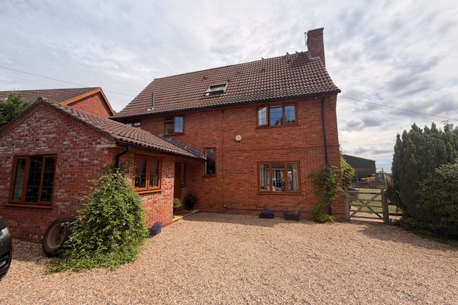 Hawkins Grange Farmhouse, Hawkins Hall Lane, Datchworth photo 4