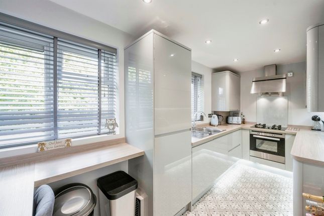 7, Hawthorn Grove, Doncaster photo 3