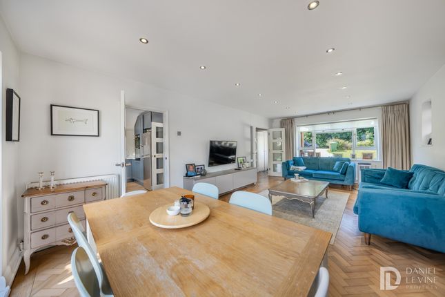 16, Woodstock Road, Bushey photo 4