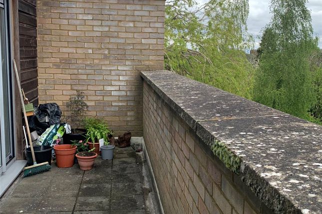 SETTLE SO - Flat 5, Cain Court,, Victoria Crescent, Hertfordshire photo 5