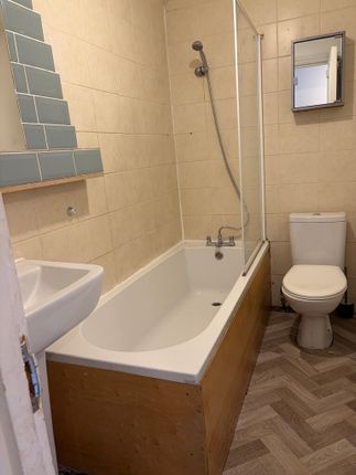 Flat 2, 2 Undine, London photo 5