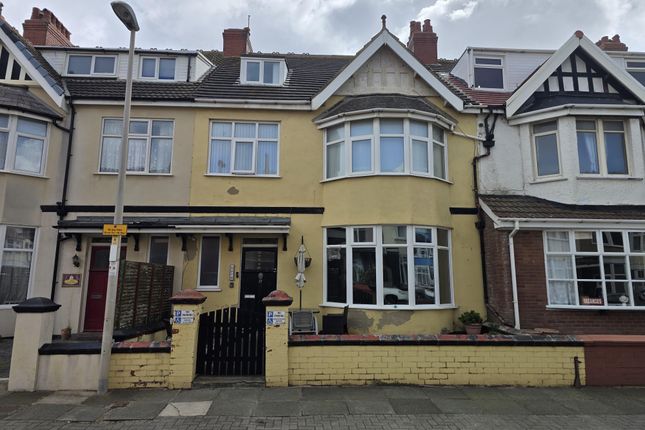 5-bed house on Flats 1 - 5, 17, Gynn Avenue, Blackpool, £60,000