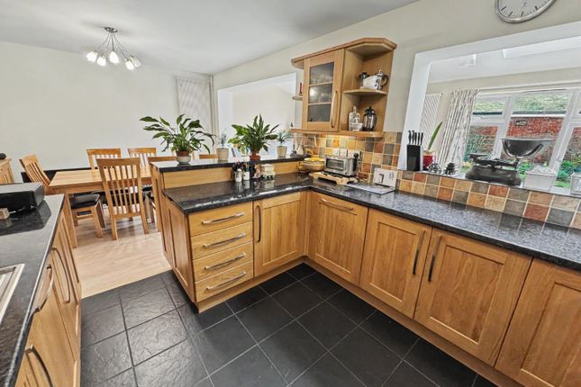 17, Hoskyn Close, Rugby photo 2