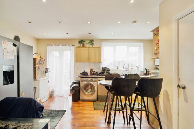 22a,, Queensland Avenue, London photo 3