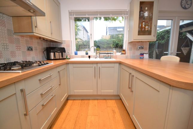 6 Kingston Grove, Thackley photo 5