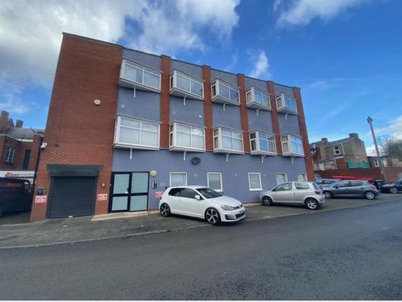 Thumbnail Property to rent in Pennant Road, Cradley Heath