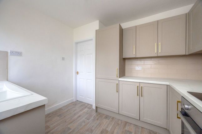 9, Thicket Lane, Barnsley photo 4