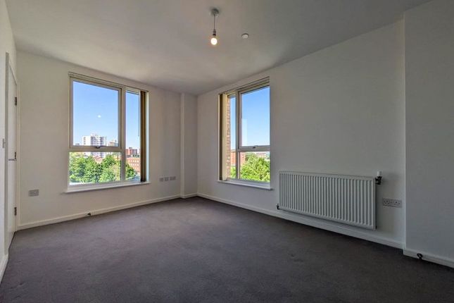 25 Devlin House, Corbet Gardens, London photo 4