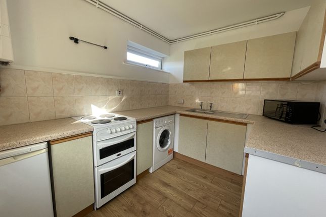 Flat to rent in Hallam Court, Pembroke Road, Dronfield