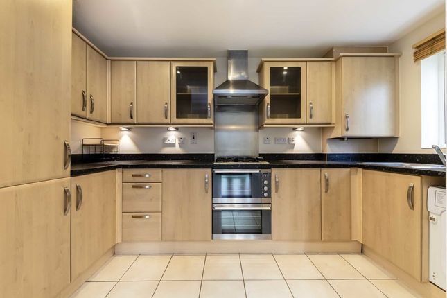 Flat for sale in Gilbert White Close, Perivale, Greenford