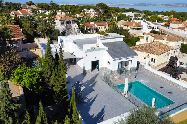 Thumbnail Villa for sale in Los Balcones, Los Balcones, Alicante, Spain