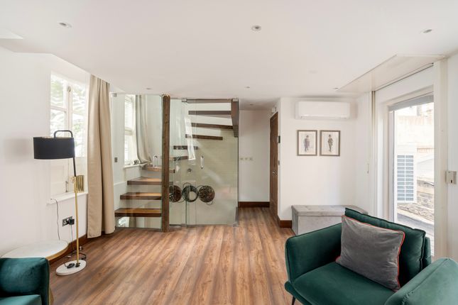 18 Ovington Mews, London photo 4
