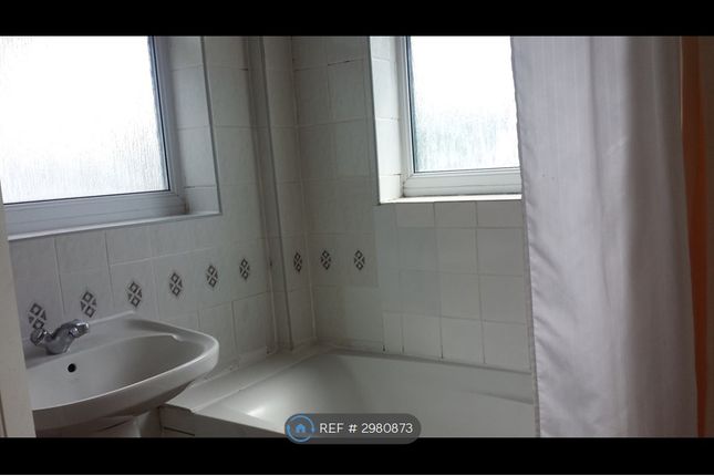 Rosary Close, Hounslow photo 4
