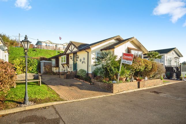 2-bed caravan on 6, Riverside Park, Farleigh Bridge, Maidstone, £220,000