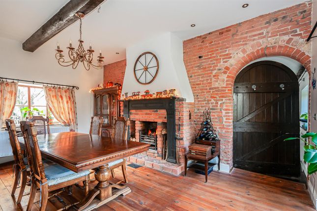 Hall Barn Cottage17.Jpg