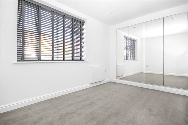 Summerhill Way, Mitcham photo 4