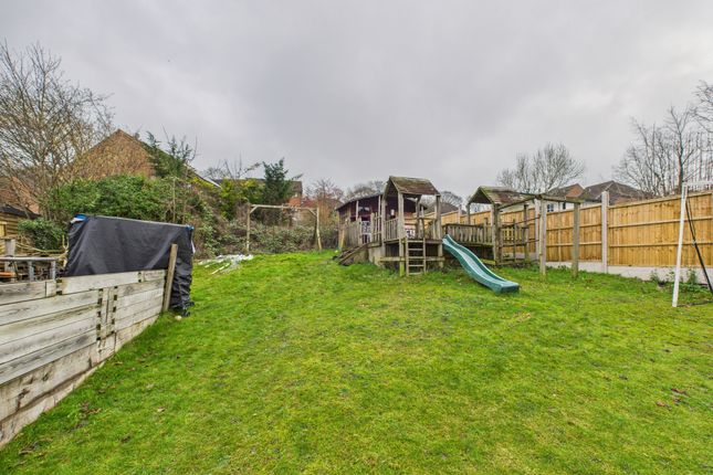 48 Coningsby Road, High Wycombe photo 3