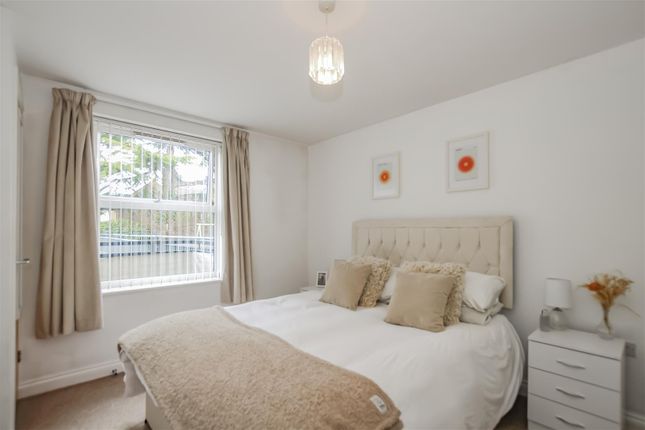 Flat for sale in Tanners Close, Crayford, Kent
