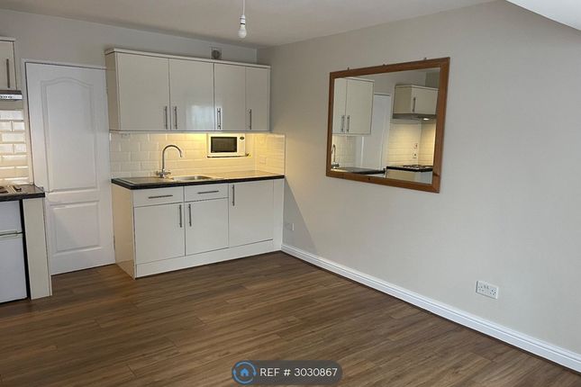 Studio Flat, Clonmel Road, Teddington photo 5