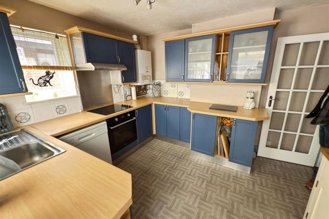 33, Dixon Drive, Lowestoft photo 3