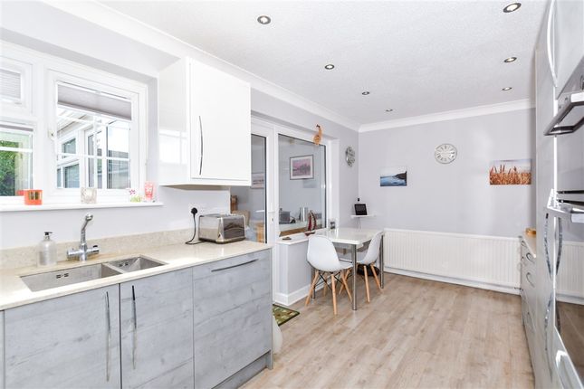 Whitebeam Drive Coxheath, Maidstone photo 4