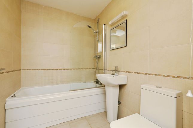 32, Kilner Court, Doncaster photo 4