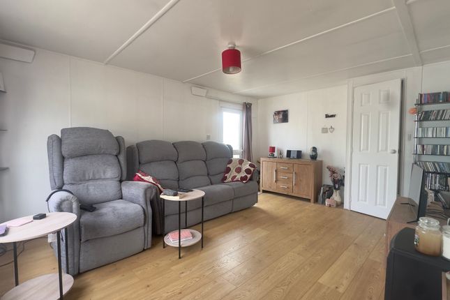 66, Hutton Park, Weston-super-Mare photo 3