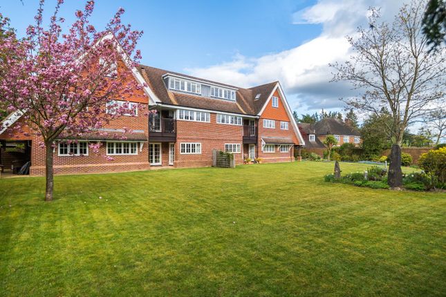 Flat for sale in Waverley Lane, Farnham