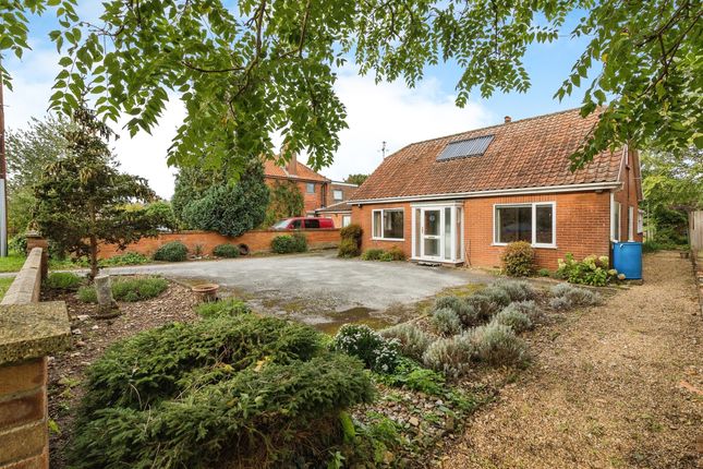 Thumbnail Bungalow for sale in Yarmouth Road, Broome, Bungay