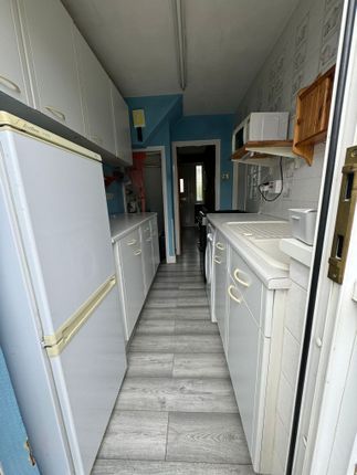 18, Maypole Crescent, Ilford photo 4