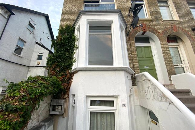 Flat to rent in Clifton Road, London