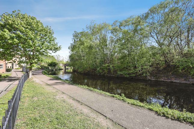 39, Brythill Drive, Brierley Hill photo 2