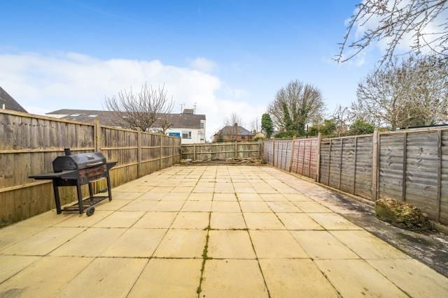 Semi-detached house to rent in Hailles Gardens, Bicester