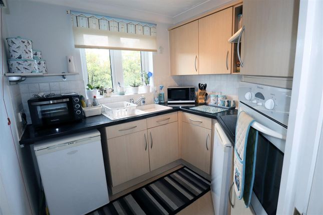 Flat for sale in St. Georges Avenue, Stamford, Lincs.