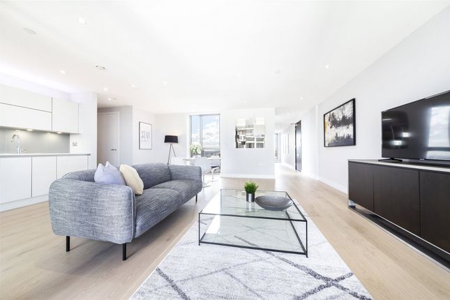 Flat to rent in Heritage Tower, 118 East Ferry Road, Canary Wharf, London