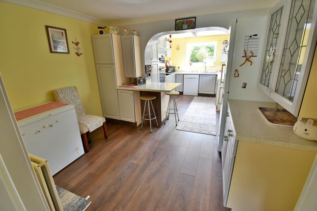 11, Heath Farm Close, Ferndown photo 4