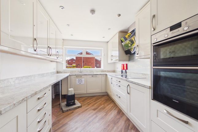 42, Glenfield Drive, Hull photo 2