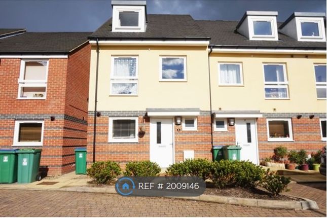 Terraced house to rent in Raven Close, Watford WD18