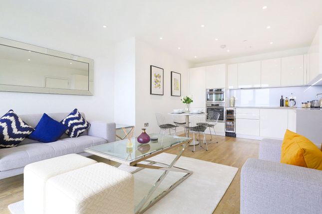 Thumbnail Flat to rent in Wandsworth Road, Nine Elms Point