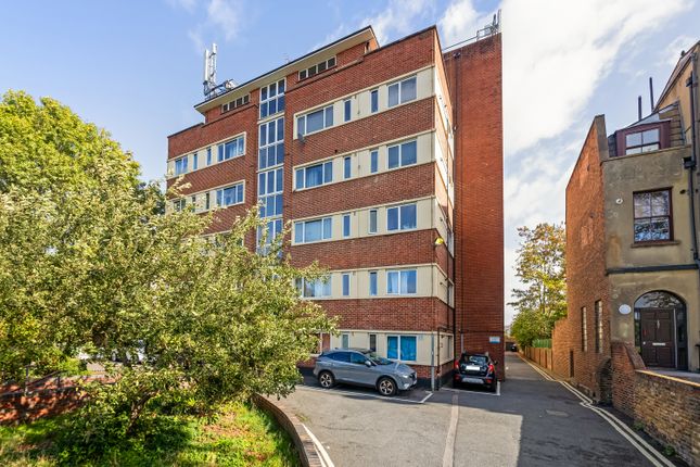 24 Brookstone Court, Peckham Rye, London photo 2