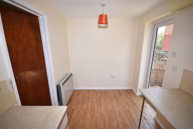 2, Elizabeth Court, Sleaford photo 4