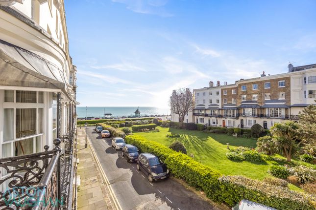 22 Marine Square, Brighton, East Sussex photo 4