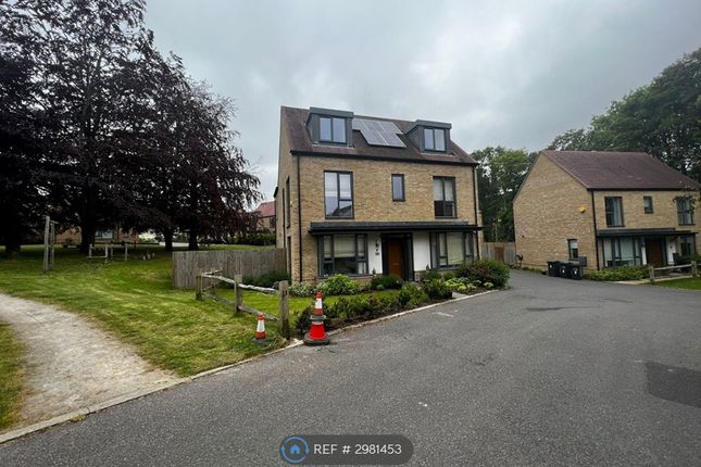 Chaplin Place, Coulsdon photo 2