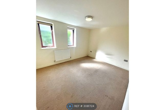 Witney photo 4