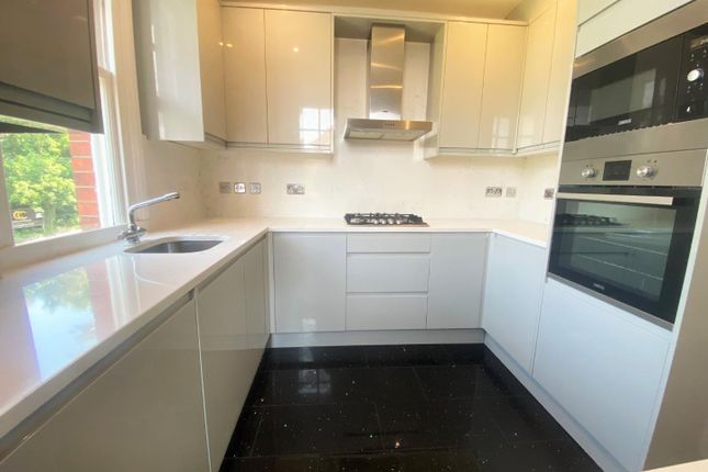 2 St Hilda's Mount, Marsh Lane, Mill Hill photo 3