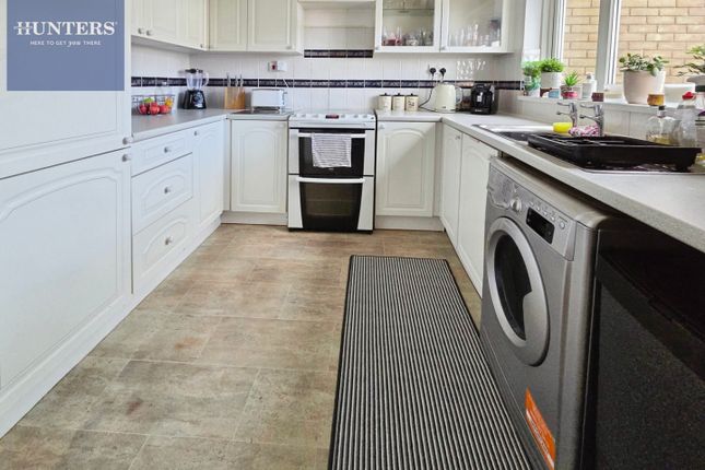 8, Garden Court, Bridgend photo 4