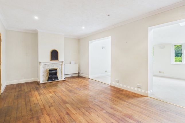 6, Westway, Buckinghamshire photo 2